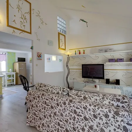 Apartments Mandarina Mali Losinj Exterior photo